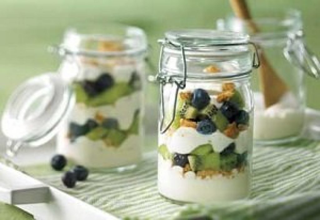 Parfait au yogourt, aux bleuets et aux kiwis