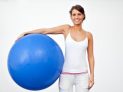Exercices pour muscler les épaules avec ballon de gym